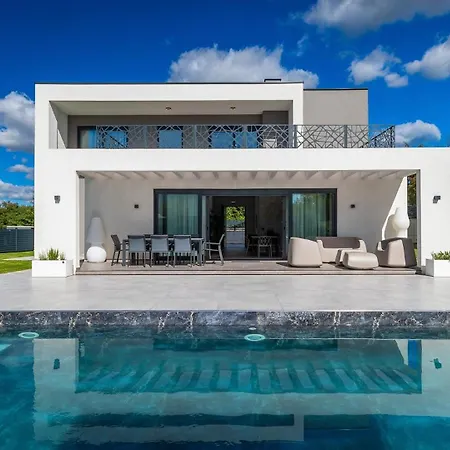 Sever By Guide Villa *
