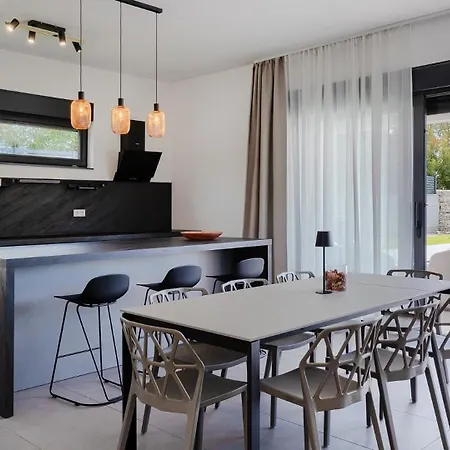 Sever By Guide Villa